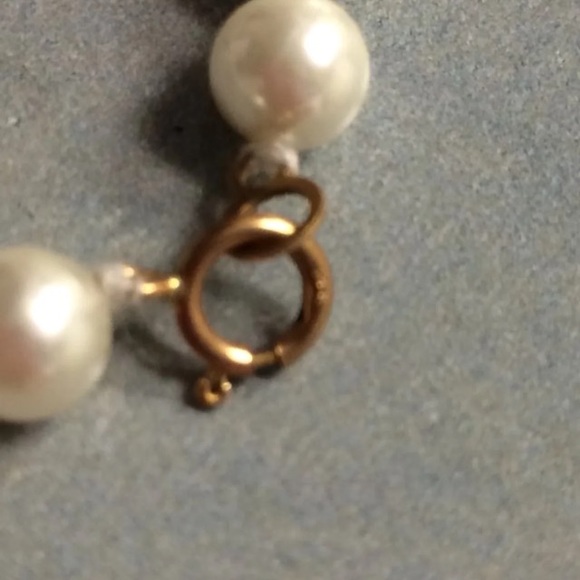 18” Mother of Pearl Necklace - Picture 3 of 7